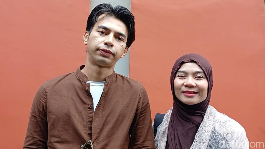 Dimas Baam perkenalkan kekasihnya&comma; Nia&period;