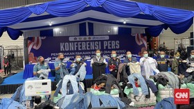Direktorat Jenderal Bea Cukai (DJBC) Kementerian Keuangan kembali menyita pakaian bekas impor ilegal atau balpres senilai Rp53,9 miliar di Jakarta dan Kalimantan Barat.