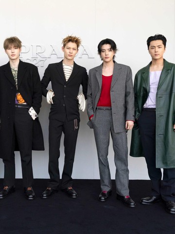 Louis Partridge sampai ENHYPEN Tampil Stylish di Fashion Show Prada Milan