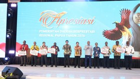 Kementerian Dalam Negeri (Kemendagri) memberikan penghargaan kepada pemerintah daerah (Pemda) berprestasi di Tanah Papua. Penghargaan ini merupakan bentuk pengakuan atas capaian kinerja pembangunan dan tata kelola pemerintahan di wilayah tersebut.