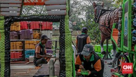 Kreasi DLH Cakung Ubah Sampah jadi Perahu