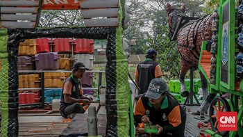 Kreasi DLH Cakung Ubah Sampah jadi Perahu