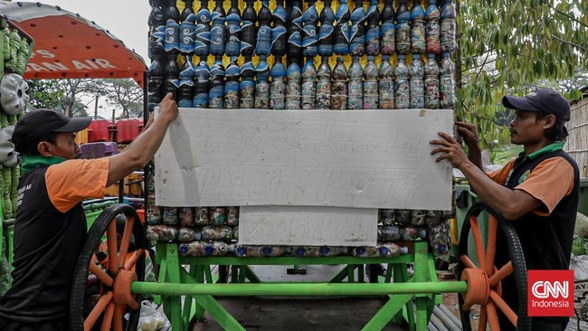 Kreasi DLH Cakung Ubah Sampah jadi Perahu