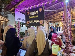 Jalan-jalan di Pasar Kangen Jogja, Cicip Jajajan Jadul Kuku Ayam