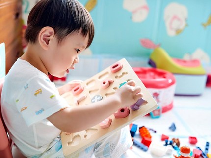 Tak Perlu Mainan Mahal, Ini 9 Ide Stimulasi Kognitif Anak dengan Benda di Rumah