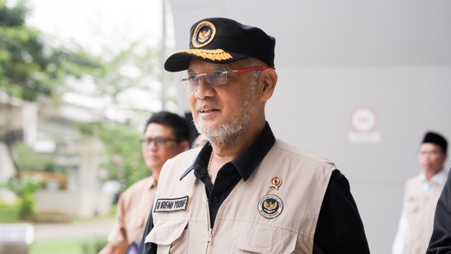 Menteri Haji dan Umrah Mochamad Irfan Yusuf atau yang akrab disapa Gus Irfan, di Terminal 3 Bandara Soekarno-Hatta, Tangerang, Banten, Selasa (23/6/2026).
