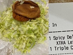 Minta Tambah Selada di Burger, Pelanggan Malah Dapat Hidangan Kayak Salad!