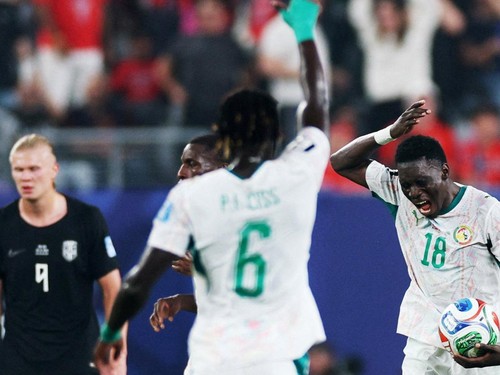 Soccer Football - FIFA World Cup 2026 - Group I - Norway v Senegal - New York/New Jersey Stadium, East Rutherford, New Jersey, U.S. - June 22, 2026
Senegal's Ismaila Sarr celebrates scoring their second goal as Norway's Erling Haaland looks dejected
