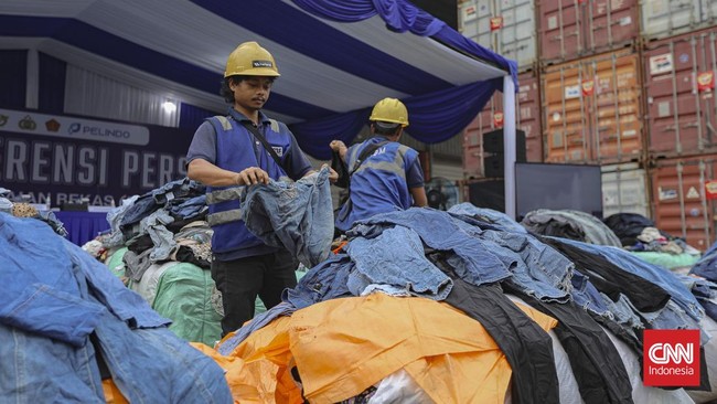 Direktorat Jenderal Bea dan Cukai berhasil menggagalkan peredaran pakaian dan tas bekas impor ilegal di Pelabuhan Tanjung Priok, Jakarta, Selasa (23/6/2026).