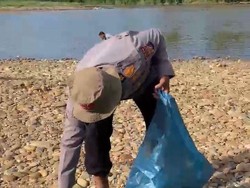 Gerakan ASRI Polda Riau Bersih-bersih Sungai Subayang Sambut Hari Bhayangkara