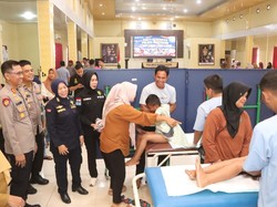 Sambut Hari Bhayangkara, Polres Banyuasin Gelar Donor Darah-Sunatan Massal
