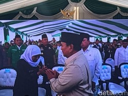 Bahlil Dapat Tepuk Tangan Meriah, Prabowo: Apa Gara-gara Harga BBM Nggak Naik?