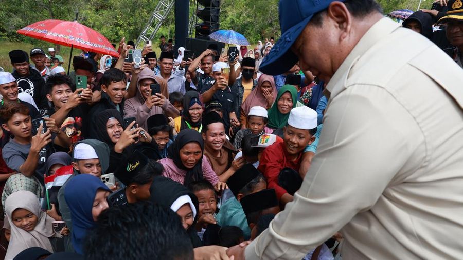 Presiden Prabowo Subianto meresmikan selesainya pembangunan jalan daerah sepanjang 1.151 kilometer yang tersebar di 37 provinsi di Indonesia yang dilakukan di Sampang, Jawa Timur, pada Selasa (23/6/2026).