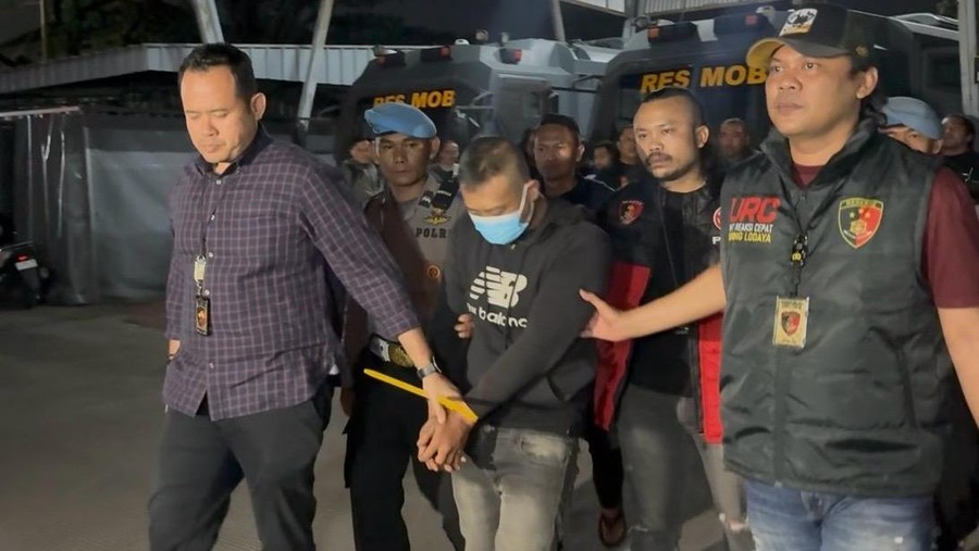 Taufik Hidayat&comma; tersangka penyekapan dan penganiayaan sadis pacar saat ditangkap polisi &lpar;dok&period;istimewa&rpar;