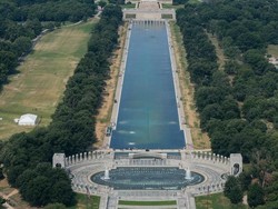 Trump Ancam Penjarakan Pelaku Vandalisme Lincoln Memorial Reflecting Pool