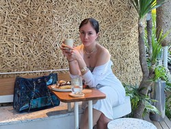 Most Pop: Gaya Wulan Guritno Liburan ke Bali Bareng 3 Anak, Bak ABG