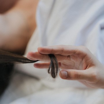 5 Cara Mencegah Rambut Bercabang yang Efektif