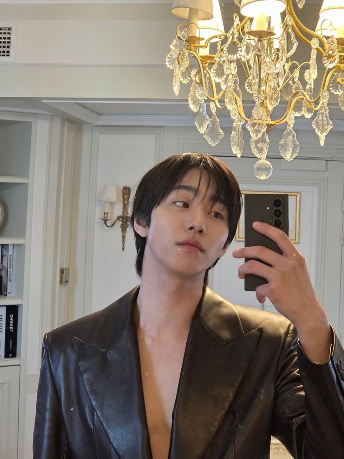 Tak ketinggalan, Ahn Hyo Seop juga membagikan potret mirror selfie-nya melalui laman media sosial pribadi./ Foto: instagram.com/imhyoseop