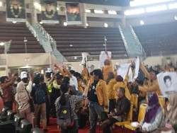 Aksi Simbolik Tangan Merah di Unmul, Mahasiswa Sampaikan Tuntutan ke Wamen HAM