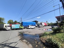 Krisis Solar di Surabaya Bikin Sopir Truk Kelimpungan