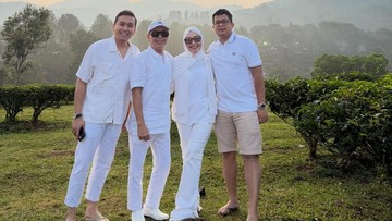 Direstui Orang Tua Ayu Ting Ting, Begini Kedekatan Kevin Gusnadi dengan Umi Kalsum dan Ayah Rozak