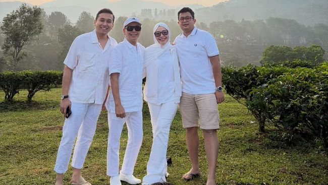 Direstui Orang Tua Ayu Ting Ting, Begini Kedekatan Kevin Gusnadi dengan Umi Kalsum dan Ayah Rozak