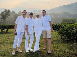 Direstui Orang Tua Ayu Ting Ting, Begini Kedekatan Kevin Gusnadi dengan Umi Kalsum & Ayah Rozak