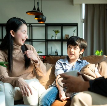 3 Kebiasaan yang Dilakukan Orang Tua Cerdas dalam Parentingnya