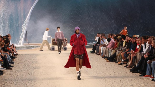 Models present creations by designer and musician Pharrell Williams as part of his Menswear Spring-Summer 2027 collection show for fashion house Louis Vuitton during Men's Fashion Week in Paris, France, June 23, 2026. REUTERS/Gonzalo Fuentes