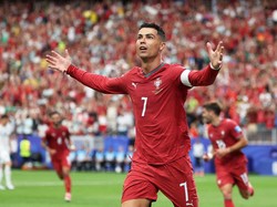 Ronaldo Curhat Main Bagus Dipuji, Main Buruk Disuruh Pensiun