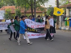 Massa Mahasiswa Tulungagung Demo Soal MBG-Pemadaman Listrik Bergilir