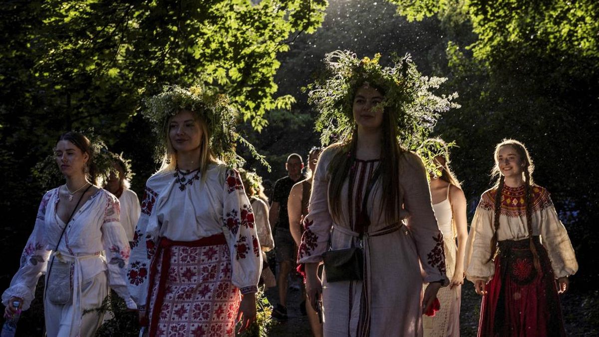 FOTO: Pesta Festival Ivana Kupala di tengah Perang Rusia vs Ukraina