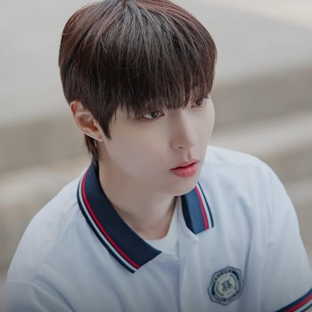 Potret Hwang In Youp Kembali Jadi Murid SMA di Drakor Romantis Baru