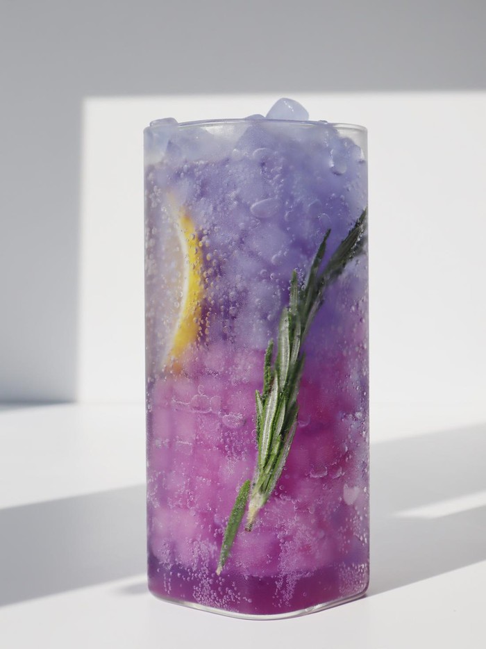 Ilustrasi Purple Electrolyte Mocktail