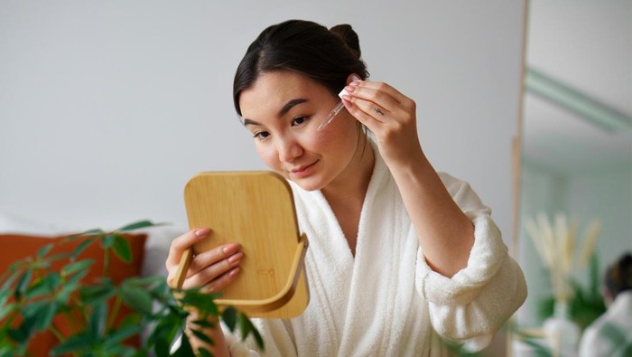 5 Kebiasaan Malam Hari yang Bikin Wajah Glowing