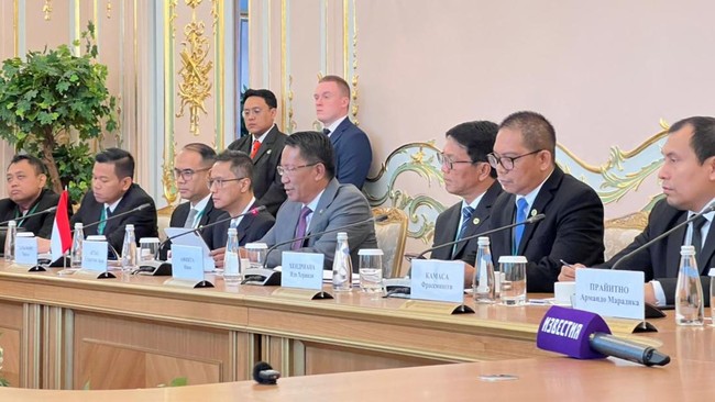 Menteri Hukum RI Supratman Andi Agtas bersama Jaksa Agung Rusia Aleksandr V. Gutsan hari ini (Rabu 24 Juni 2026) menandatagani Kerja Sama Hukum di Gedung Kejaksaan Agung, Rusia di St. Petersburg. Pertemuan ini merupakan rangkaian kunjungan bilateral 