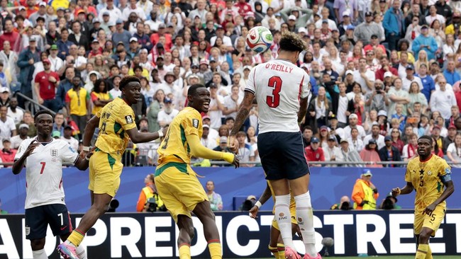 Soccer Football - FIFA World Cup 2026 - Group L - England v Ghana - Boston Stadium, Foxborough, Massachusetts, U.S. - June 23, 2026 England's Nico O'Reilly hits the crossbar with a header REUTERS/Brian Snyder