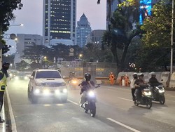 Massa Demo Bubar, Jalan Medan Merdeka Selatan Arah Gambir Dibuka Lagi