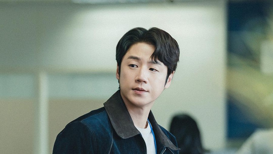 Penampilan Jung Jun Won Jadi Reporter Investigasi di Drakor 'A Bona Fide Killer'