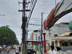 Keluhkan Kabel Semrawut di Jalan Williem Iskandar, Warga: Sering Nyangkut