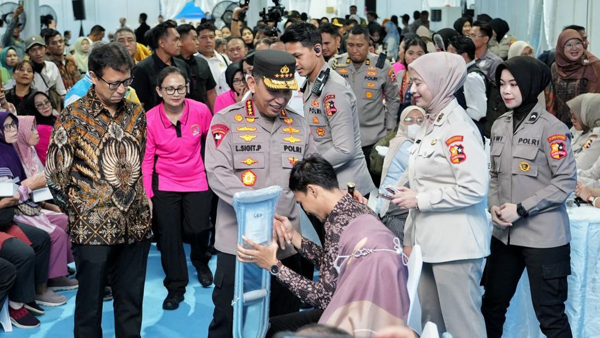 Kapolri Salurkan 6.000 Bansos di HUT Bhayangkara ke-80