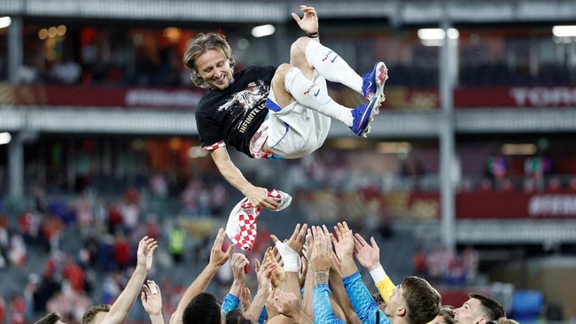 Soccer Football - FIFA World Cup 2026 - Group L - Panama v Croatia - Toronto Stadium, Toronto, Canada - June 23, 2026 Croatia's Luka Modric is thrown into the air by teammates as they celebrate his 200th appearance for Croatia after the match. REUTER