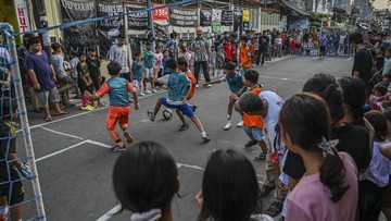Liputan Olahraga CNN Sport : FOTO: Liga Akamsi, Sebuah Asa Sepak Bola Jalanan di Jakarta