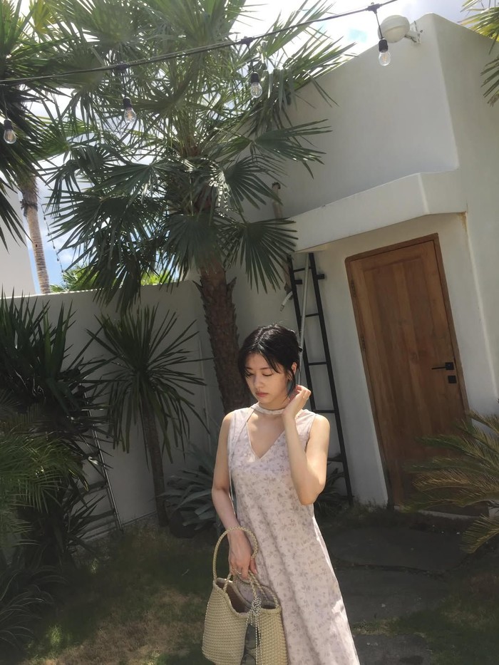 Pada (24/6) kemarin, Jung So Min memperbarui media sosial pribadinya dengan mengunggah sejumlah potret cantik berlatarkan nuansa tropis Pulau Bali yang diberi caption 'Apakah ini surga..?'./ Foto: instagram.com/somin_jj