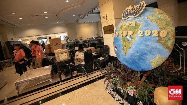Pengosongan Eks Hotel Sultan, Barang-barang Dikirim ke Gudang Cikarang