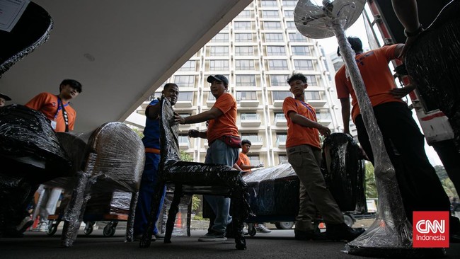 Pengosongan Eks Hotel Sultan, Barang-barang Dikirim ke Gudang Cikarang