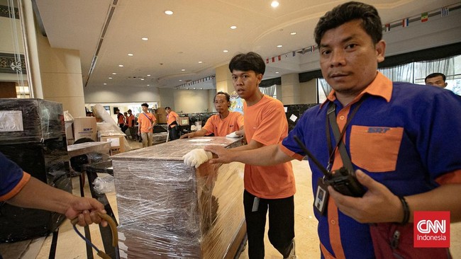 Pengosongan Eks Hotel Sultan, Barang-barang Dikirim ke Gudang Cikarang