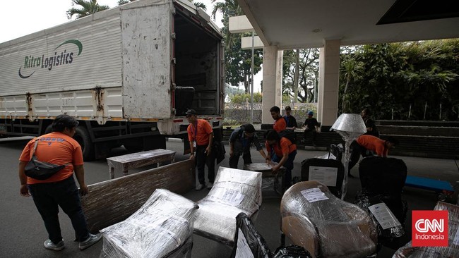 Pengosongan Eks Hotel Sultan, Barang-barang Dikirim ke Gudang Cikarang