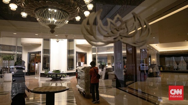 Pengosongan Eks Hotel Sultan, Barang-barang Dikirim ke Gudang Cikarang