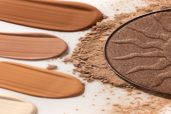 Mengenal perbedaan contour dan bronzer